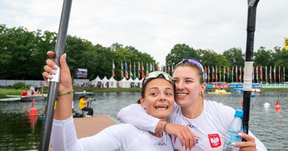 Trzy medale zdobyli reprezentanci Polski podczas piątkowych finałów mistrzostw świata w kajakarstwie rozgrywanych w Duisburgu. W roli głównej wystąpiły kobiece osady - dwójka na 200 m sięgnęła po złoto, z kolei czwórka na 500 m wywalczyła srebrne krążki.