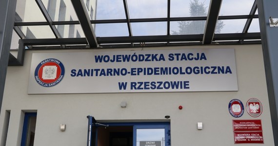 Zmarła ósma osoba zakażona legionellą. Jak powiedział rzecznik Uniwersyteckiego Szpitala Klinicznego w Rzeszowie Andrzej Sroka, pacjent był obciążony chorobami przewlekłymi. Mężczyzna był hospitalizowany w Podkarpackim Centrum Chorób Płuc w Rzeszowie przy ul. Rycerskiej.  