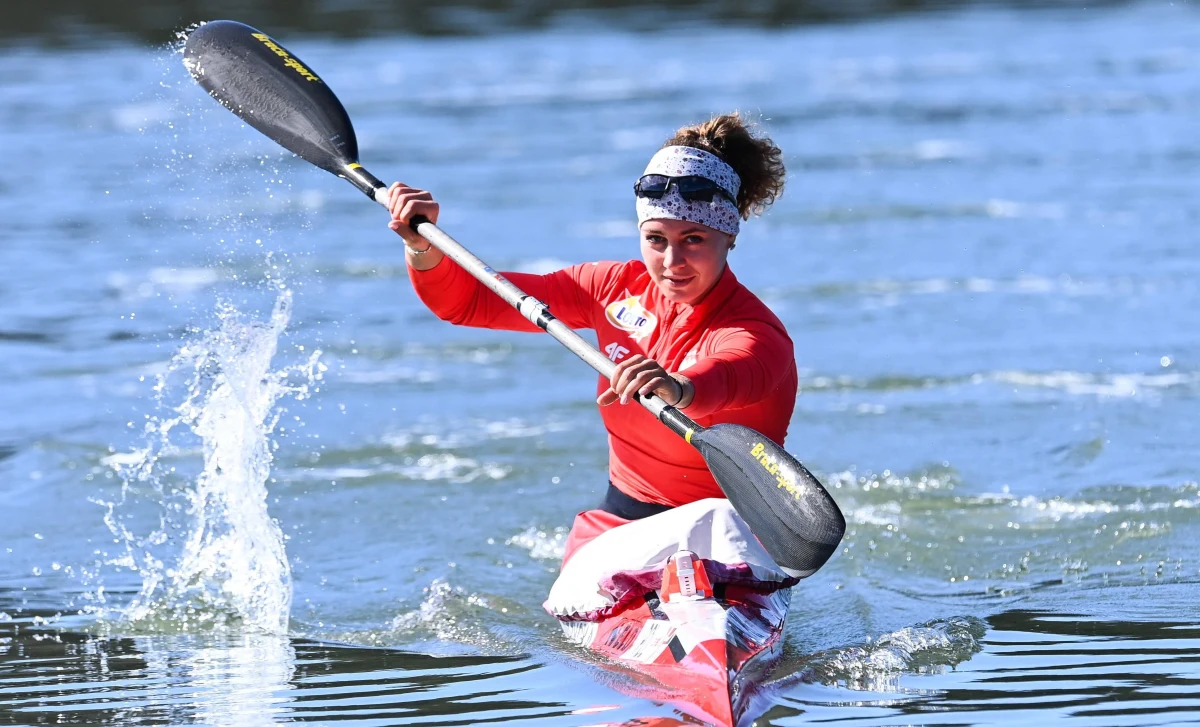 Kajakarka Justyna Iskrzycka zdobyła w Duisburgu srebrny medal mistrzostw świata w konkurencji nieolimpijskiej K1 1000 m. Polka przegrała o 1,8 sekundy z Australijką Alyssą Bull. Na trzecim miejscu finiszowała Węgierka Eszter Rendessy.