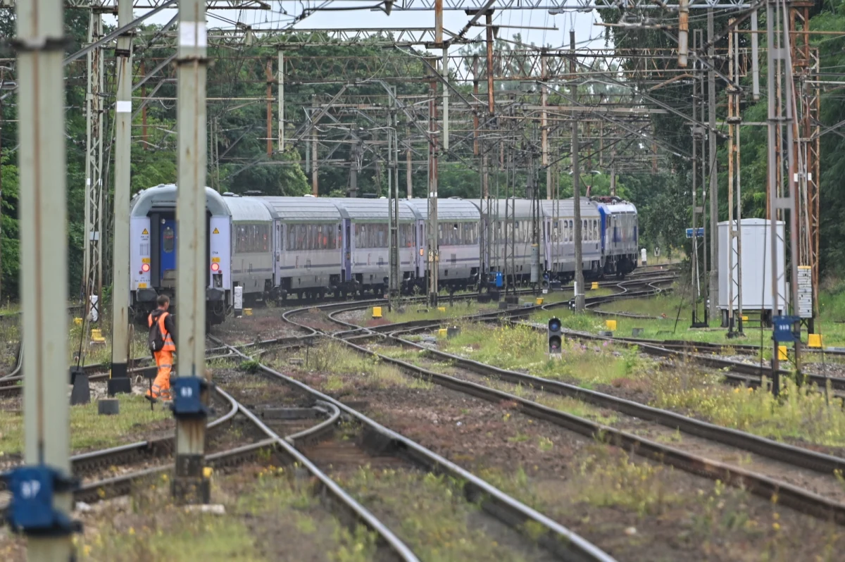 Wyjaśniamy sprawę incydentu na kolei - zapewnia nadkom. Mirosława Rudzińska z policji w Szczecinie. Chodzi nieuprawnione nadanie sygnału radio-stop w woj. zachodniopomorskim. Ponad 20 pociągów było opóźnionych. Zgłoszenie trafiło też do ABW. 