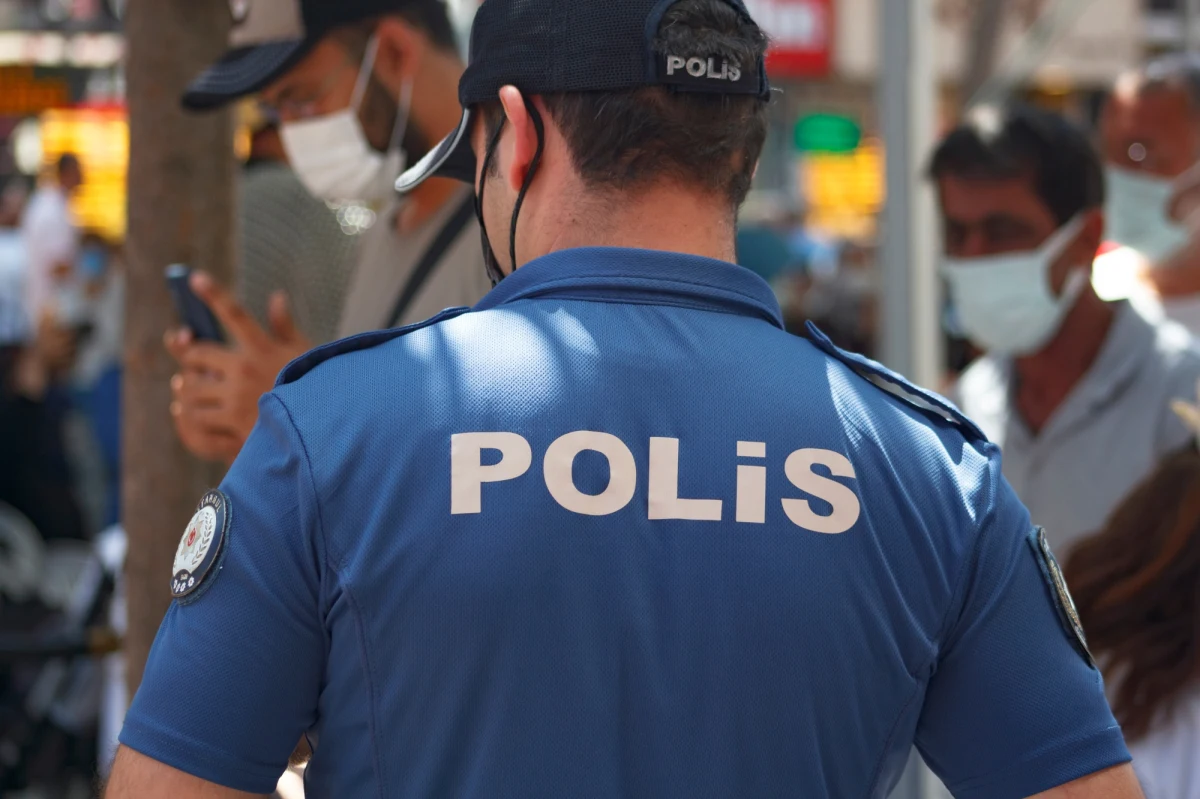 Ponad 90 tys. więźniów, których tymczasowo zwolniono na czas pandemii Covid-19 z więzień w Turcji, nie wróciło na odsłużenie reszty wyroków - powiadomił w sobotę dziennik "Hurriyet".