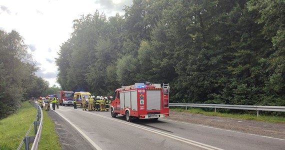 Cztery osoby zostały poszkodowane w wypadku na drodze krajowej nr 28 w miejscowości Gródek koło Gorlic w Małopolsce. Droga była zablokowana przez około 3 godziny.