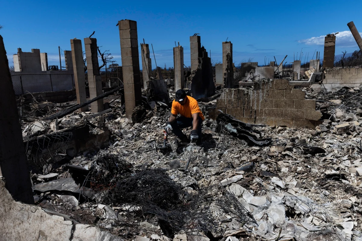 Rozdzierająca serce scena rozegrała się na oczach rodziny 14-latka, który zginął w katastrofalnym pożarze na wyspie Maui (Hawaje). Kiedy w zgliszczach domu odnaleziono zwęglone ciało Keyiro Fuentesa, okazało się, że chłopiec przed śmiercią przytulił swojego psa i oplótł zwierzaka rękoma.