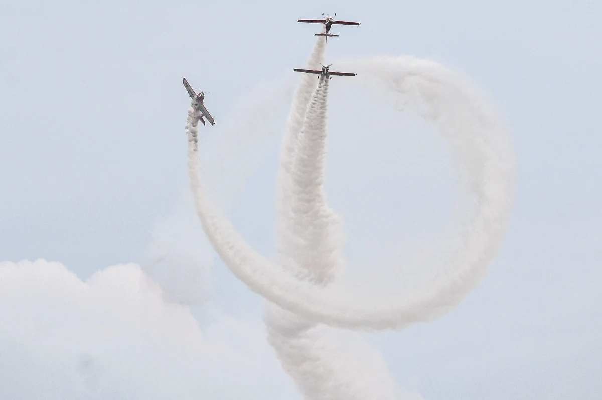 Dobra pogoda, fenomenalne występy solistów i zespołów akrobacyjnych, bogata wystawa statyczna i tłumy na lotnisku świadczą o tym, że odbywające się w Radomiu Międzynarodowe Pokazy Lotnicze Air Show w Radomiu są bardzo udane - ocenił wiceminister obrony narodowej Wojciech Skurkiewicz.