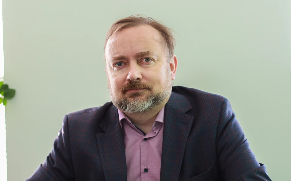 Jest pewne prawdopodobieństwo, że wystartuję w wyborach parlamentarnych. Jeśli tak się stanie, pójdę na bezpłatny urlop - powiedział w niedzielę szef gabinetu prezydenta Paweł Szrot. Zaznaczył, że może to też dotyczyć kilku jego kolegów z prezydenckiej kancelarii.
