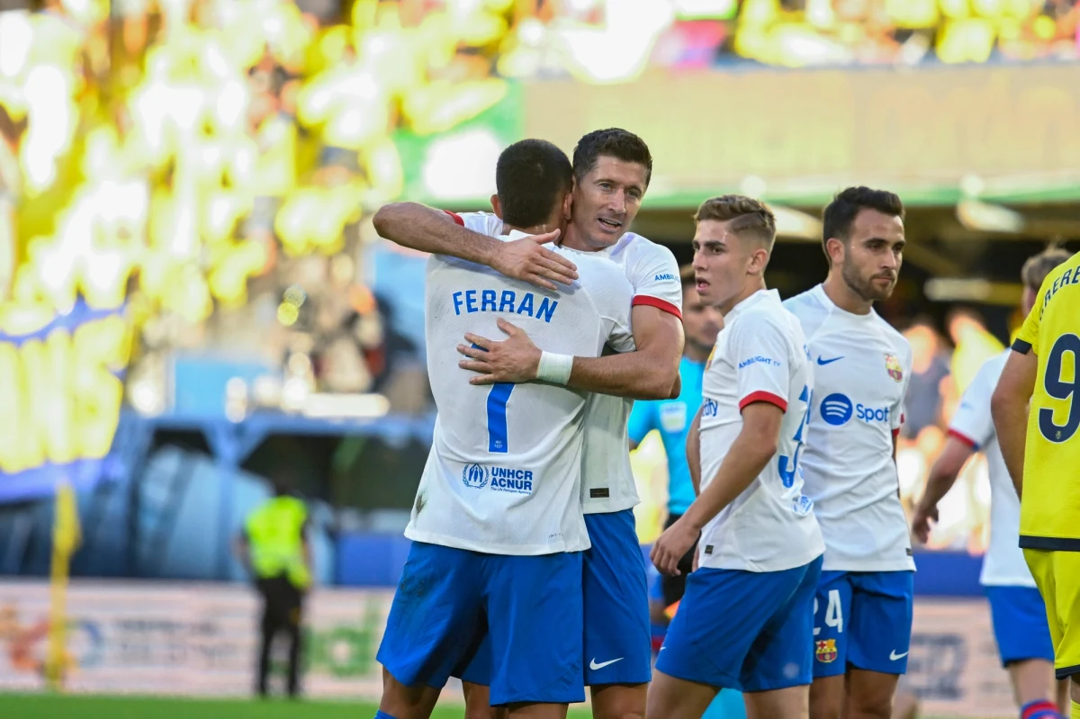 Bramki Roberta Lewandowskiego, Matty’ego Casha, Pawła Bochniewicza, Szymona Włodarczyka czy Adriana Benedyczaka. Do tego asysta Przemysława Płachety w drugiej lidze angielskiej i udany debiut Michała Karbownika w barwach Herthy Berlin. Oto przegląd weekendowych występów naszych piłkarzy grających w ligach zagranicznych. Niestety, kilku potencjalnych kadrowiczów ma problemy zdrowotne. 