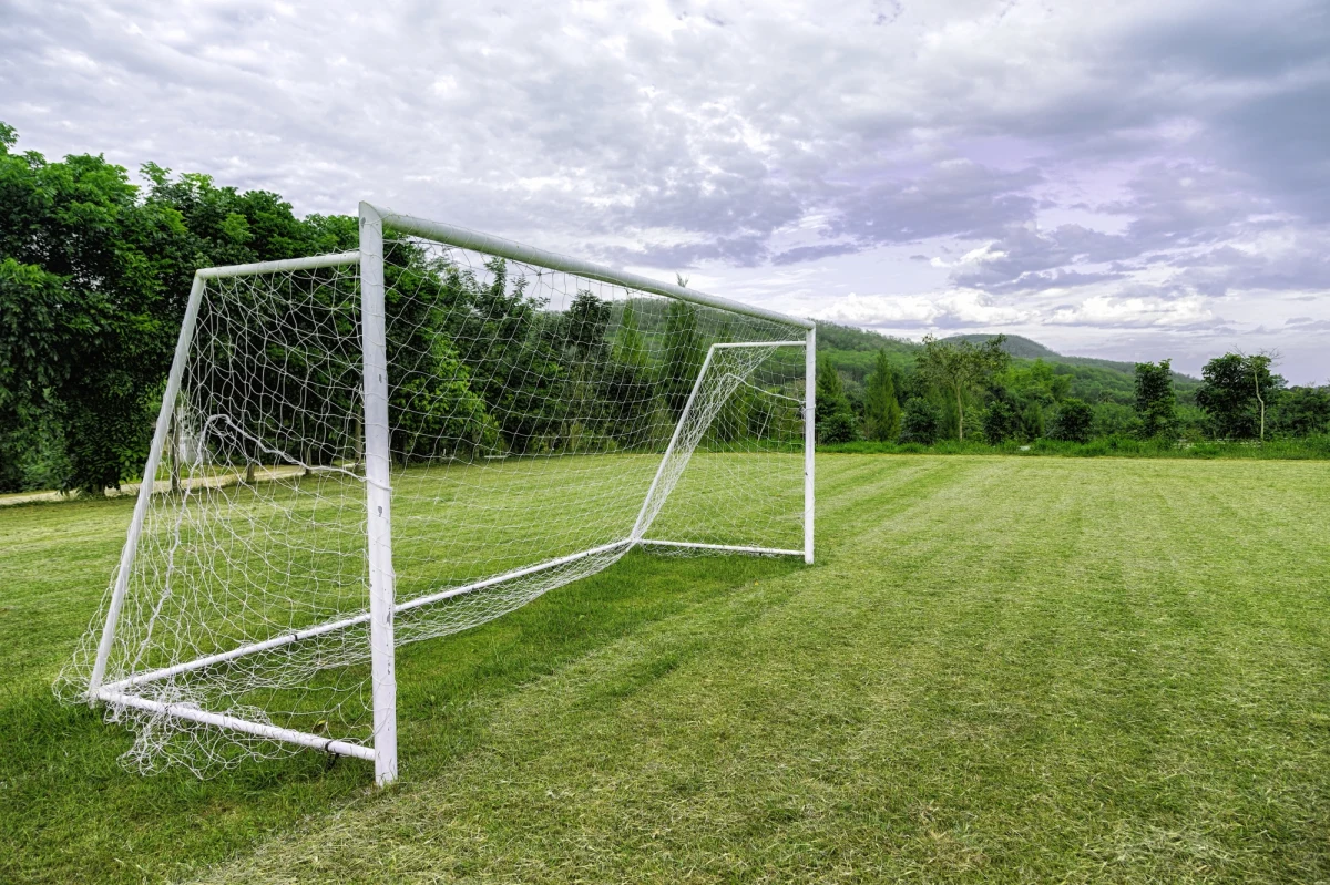 Wstępne wyniki sekcji zwłok nie pozwoliły na ustalenie przyczyn śmierci 13-latka, którego ciało znaleziono na boisku szkolnym w Bochotnicy - poinformowała PAP w poniedziałek prok. Magdalena Naczas z Prokuratury Okręgowej w Lublinie.


