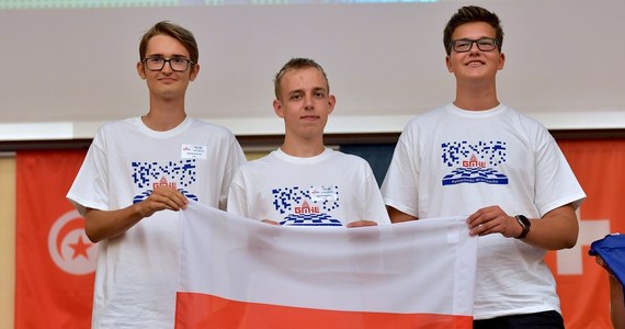 Dwanaście medali - cztery złote, pięć srebrnych i trzy brązowe - zdobyli reprezentanci Polski na 37. Międzynarodowych Mistrzostwach w Grach Matematycznych i Logicznych. W wydarzeniu, które odbyło się na Politechnice Wrocławskiej, rywalizowało blisko 400 osób z jedenastu krajów.