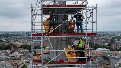 ​Złota królewska korona wróciła na wieżę bazyliki Mariackiej