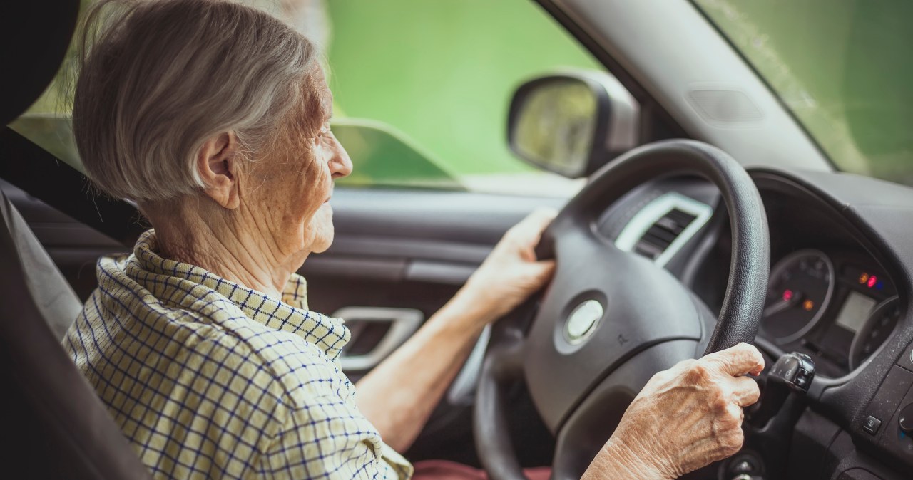 Podjęto decyzję w sprawie prawa jazdy dla seniorów. Kiedy zostaną odebrane im uprawnienia?
