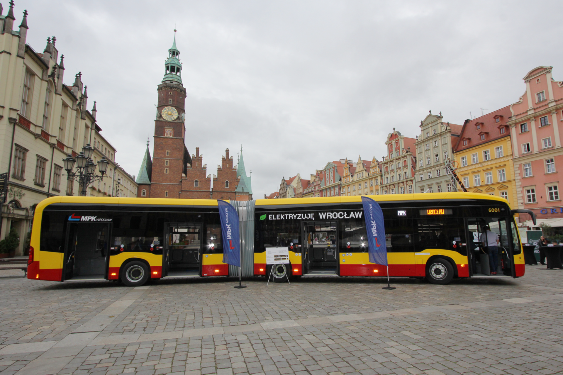 Wroclaw, Wroclaw, Polonia. 5 ottobre 2023. I primi autobus del marchio  ungherese ''Ikarus'' sono apparsi per le strade di WrocÅ‚aw 42 anni fa. Il  5 ottobre 2023, una delle copie appartenenti al