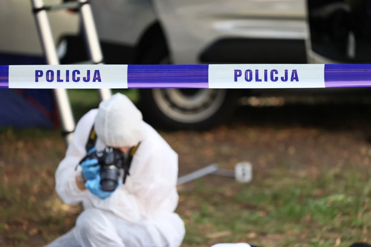 Uraz głowy był przyczyną śmierci mężczyzny, którego ciało znaleziono kilka dni temu podczas prac ziemnych w Poczesnej niedaleko Częstochowy - to wstępny wynik sekcji zwłok. 
