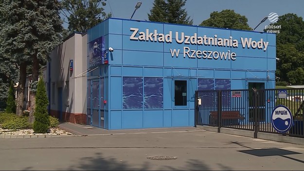 Legionella rozlewa się po Polsce. Dwie osoby, u których potwierdzono obecność bakterii, trafiły do szpitala w Ostrowie Wielkopolskim. Zakażeni są też w Małopolsce. Na Podkarpaciu potwierdzono ponad sto czterdzieści przypadków. Rośnie bilans ofiar. Na legionellozę zmarło 11 osób. O fali zakażeń wiemy coraz więcej, jednak wciąż nie znamy jednego źródła, które łączyłoby chorych. Materiał dla "Wydarzeń" przygotował Jacek Gasiński.