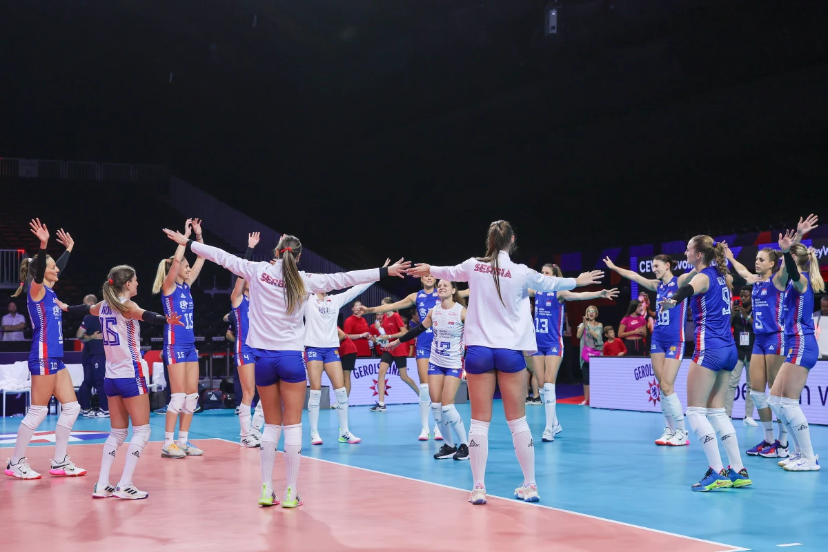 Siatkarki Serbii pokonały w Brukseli Szwecję 3:0 (25:17, 25:13, 25:16) w meczu 1/8 finału mistrzostw Europy i awansowały do ćwierćfinału.