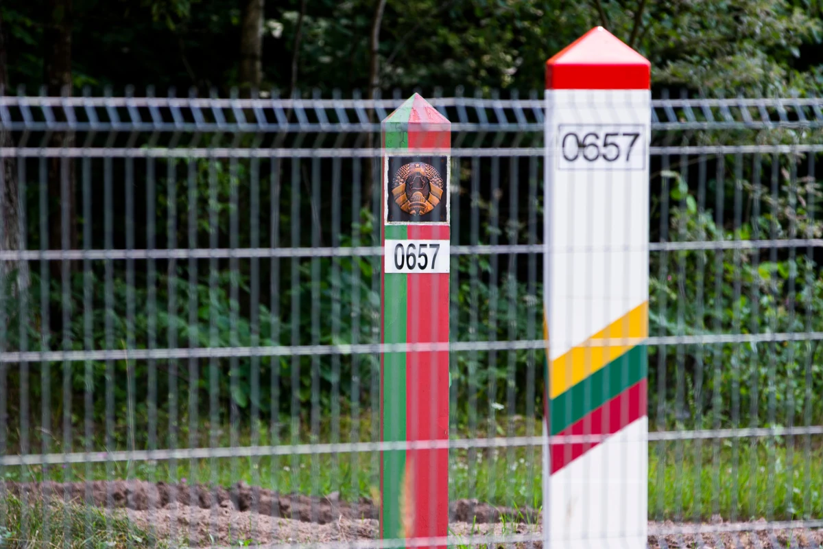 Litwa planuje zamknąć dwa kolejne przejścia graniczne z Białorusią – poinformowała minister spraw wewnętrznych kraju Agne Bilotaite, którą cytują litewskie media. Dwa pierwsze przejścia, z sześciu do niedawna czynnych, zostały zamknięte przed dwoma tygodniami.