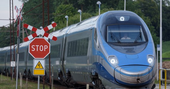 Kolejne incydenty na kolei związane z nieuprawnionym użyciem sygnału radio-stop. Tym razem odnotowano je w województwie łódzkim, a także opolskim, pomorskim i mazowieckim. Zatrzymano 25 pociągów pasażerskich.