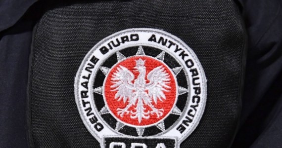 Pięć osób, w tym wicestarosta powiatu elbląskiego i burmistrz miasta Młynary, zostało zatrzymanych przez Centralne Biuro Antykorupcyjne. 