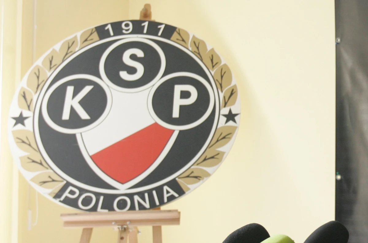 W kilku miejscach w Warszawie pojawiły się plakaty z groźbami wobec najmłodszych piłkarzy stołecznej Polonii. Sprawą zajmie się Wydział do Walki z Przestępczością Pseudokibiców.