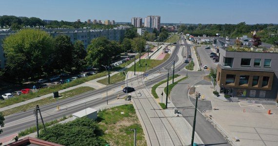 Trwa testowanie nowej infrastruktury tramwajowej w Krakowie z Krowodrzy Górki do Górki Narodowej. Od poniedziałku 4 września pasażerowie będą mogli skorzystać z dwóch linii: 18 i 50.