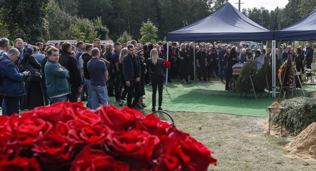 Jewgienij Prigożyn, który zginął w ubiegłym tygodniu w katastrofie lotniczej w obwodzie twerskim, został pochowany na cmentarzu na obrzeżach Petersburga. O pogrzebie poinformowała na Telegramie jego służba prasowa.