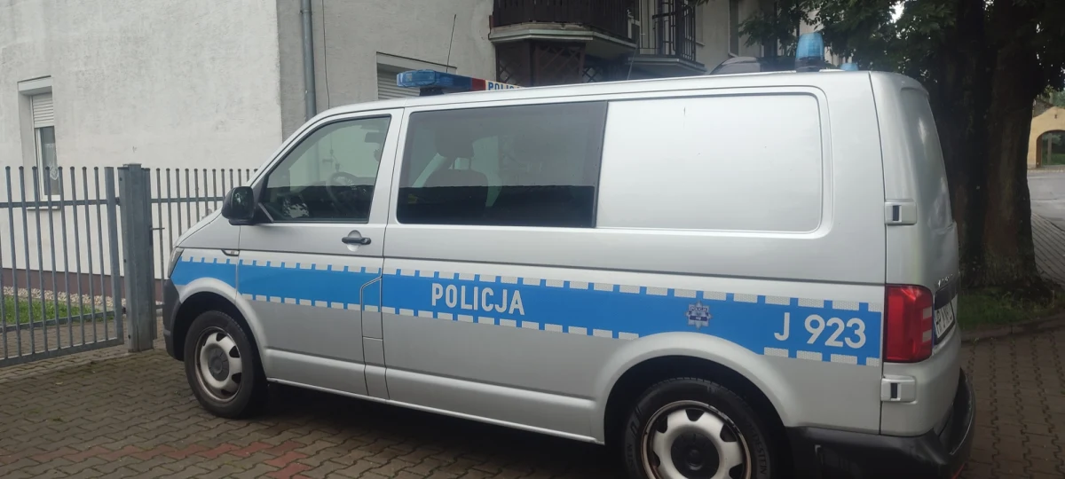 Tragedia w Opolu-Czarnowąsach. W mieszkaniu znaleziono ciała dwojga dzieci, a także ranną kobietę. Trwa akcja służb.