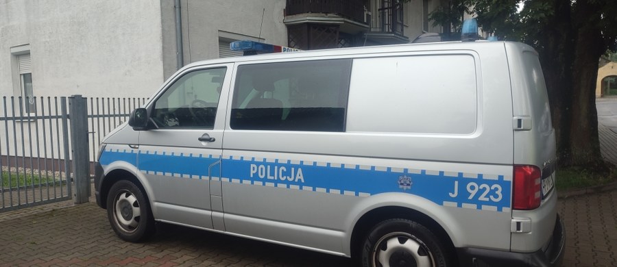 Tragedia w Opolu-Czarnowąsach. W mieszkaniu znaleziono ciała dwojga dzieci, a także ranną kobietę. Trwa akcja służb.