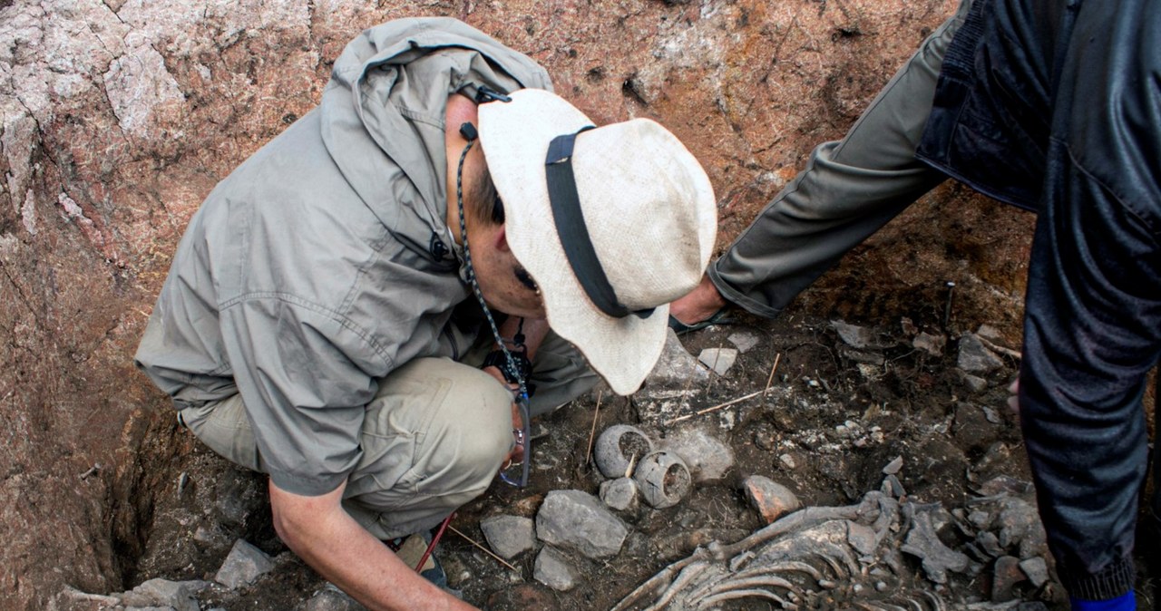 Archeologów w badaniach słupskiego Starego Rynku wspomaga ekipa ze Słupskiego Stowarzyszenia Eksploracyjno-Historycznego "Gryf". Ziemia w województwie pomorskim kolejny raz odsłania fascynujące relikty.