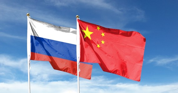 Rosja i Chiny od połowy XIX wieku spierają się o położoną na Dalekim Wschodzie Wielką Wyspę Ussaryjską. W 2008 roku kraje zawarły porozumienie, na mocy którego podzieliły się wyspą po połowie. Po 15 latach ten stan rzeczy postanowili zmienić Chińczycy, którzy na oficjalnych mapach rosyjską połówkę wskazali jako swoje terytorium.