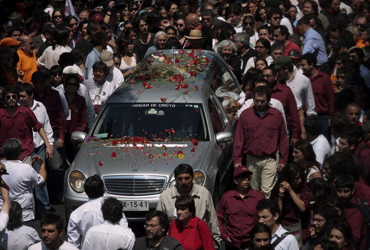 Werdykt skazując na kary od 8 do 25 lat więzienia siedmiu byłych oficerów chilijskiej armii za uprowadzenie i zamordowanie Victora Jary ogłosił Sąd Najwyższy w Santiago. Jara był słynnym piosenkarzem i autorem tekstów zaangażowanym po stronie lewicowego rządu prezydenta Salvadora Allende. Muzyk został w okrutny sposób zamordowany po przewrocie wojskowym w 1973 r.
