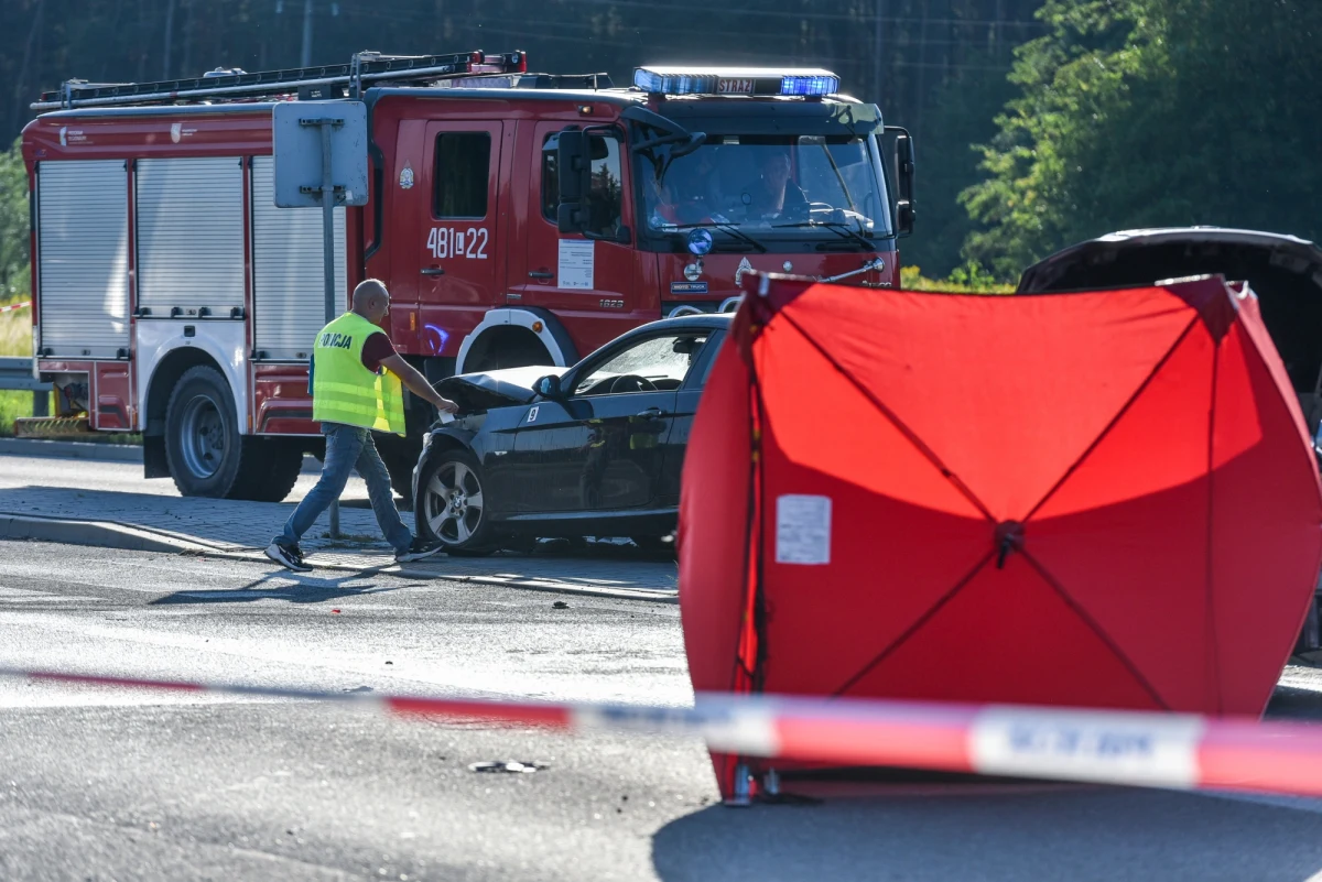 Przeprowadzono ekshumację zwłok jednej z kobiet, która zginęła w wypadku na obwodnicy Chodla na Lubelszczyźnie. Wcześniej prokuratura potwierdziła, że doszło do zamiany ciał dwóch z trzech ofiar tragedii, do której doszło 14 sierpnia. 