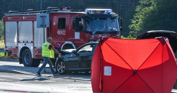 Przeprowadzono ekshumację zwłok jednej z kobiet, która zginęła w wypadku na obwodnicy Chodla na Lubelszczyźnie. Wcześniej prokuratura potwierdziła, że doszło do zamiany ciał dwóch z trzech ofiar tragedii, do której doszło 14 sierpnia. 