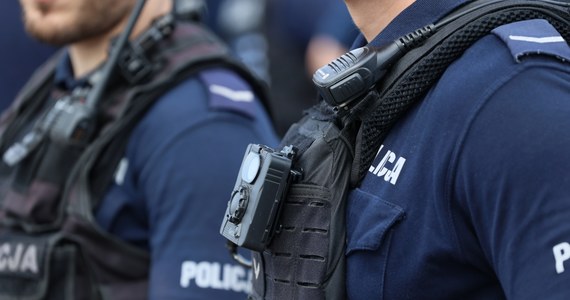 Nie działają żadne zachęty, podwyżki, przywileje. Liczba policjantów w Polsce wciąż spada. Na początku lipca poziom wakatów w tej największej służbie mundurowej wynosił już ponad 13 tysięcy - dowiedział się reporter RMF FM. 
