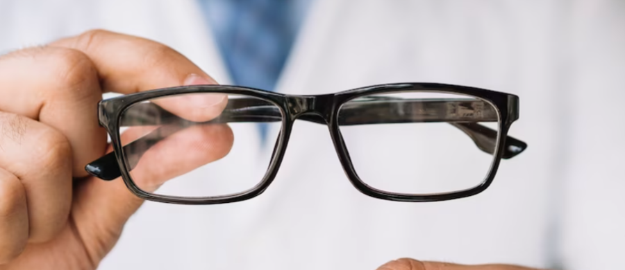 Soczewki kontaktowe są popularnym rozwiązaniem dla osób z wadami wzroku, które nie chcą nosić okularów. W tym artykule przyjrzymy się bliżej soczewkom kontaktowym, ich rodzajom, zaletom i temu, jak należy odpowiednio je użytkować.