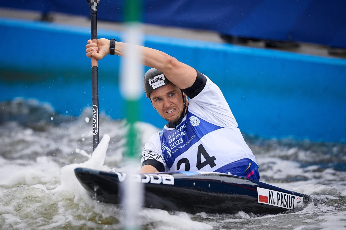 Najlepsi slalomiści kajakowi globu wracają do wspólnej rywalizacji. W czwartek w hiszpańskiej La Seu d’Urgell nadarzy się czwarta okazja na pierwsze tegoroczne podium Polaka w Pucharze Świata. Trzeciego miejsca w klasyfikacji generalnej konkurencji K-1 broni Klaudia Zwolińska. 