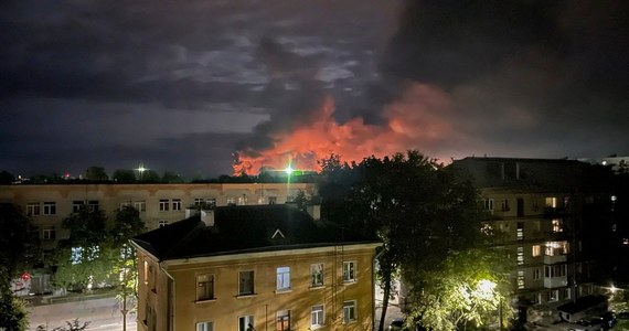 Niszczenie zaplecza, utrudnianie transportu, niszczenie fabryk, przedsiębiorstw, które produkują uzbrojenie, to sprawa kluczowa w kwestiach militarnych. Sama walka na froncie to tylko procent tego, co dzieje się w całym teatrze wojny - tak na antenie Radia RMF24 ukraińskie ataki dronowe na terytorium Rosji komentował Maciej Milczanowski, profesor Uniwersytetu Rzeszowskiego.