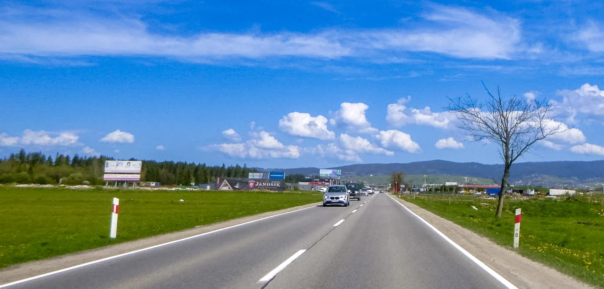 Generalna Dyrekcja Dróg Krajowych i Autostrad ponownie ogłosiła przetarg na przygotowanie koncepcji poprawy przepustowości prawie 7-kilometrowego odcinka Zakopianki między Nowym Targiem a Szaflarami. Poprzedni został unieważniony, bo firmy, które się do niego zgłosiły zaproponowały zbyt wysokie kwoty.

