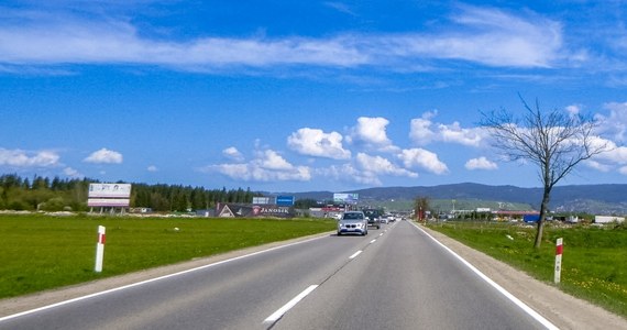 Generalna Dyrekcja Dróg Krajowych i Autostrad ponownie ogłosiła przetarg na przygotowanie koncepcji poprawy przepustowości prawie 7-kilometrowego odcinka Zakopianki między Nowym Targiem a Szaflarami. Poprzedni został unieważniony, bo firmy, które się do niego zgłosiły zaproponowały zbyt wysokie kwoty.

