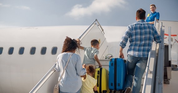 Turecko-holenderskie linie lotnicze Corendon Airlines uruchamiają w swoich samolotach specjalne, wolne od dzieci strefy. Na razie takie sekcje będą testowane na jednej trasie, a za możliwość spędzenia lotu bez towarzystwa najmłodszych trzeba będzie zapłacić dodatkowo.