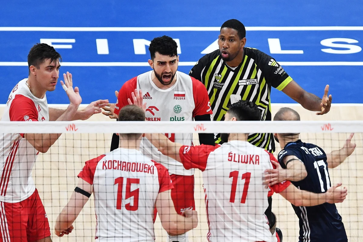 Reprezentacja Czech będzie dziś w Skopje pierwszym rywalem polskich siatkarzy w grupie C mistrzostw Europy. W Macedonii Północnej, jednym z czterech współorganizatorów imprezy, Biało-Czerwoni zmierzą się jeszcze z gospodarzami, a także Holandią, Danią i Czarnogórą.