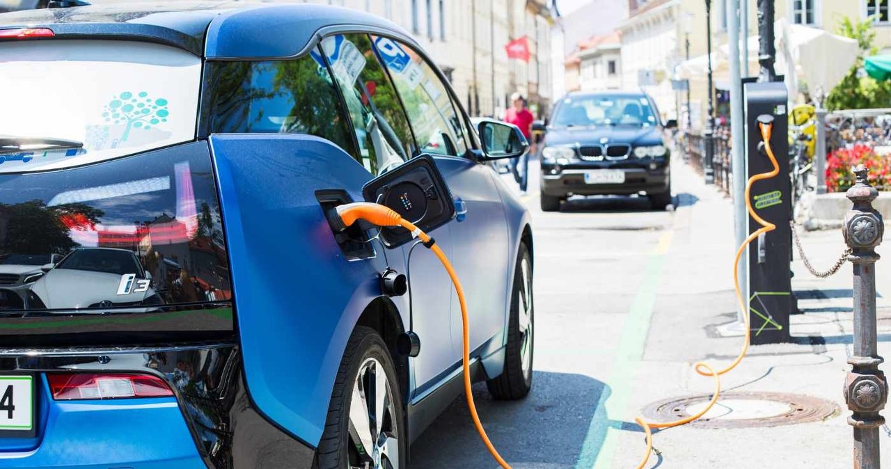 Europejscy kierowcy nie chcą samochodów elektrycznych. Wciąż wolą spalinowe