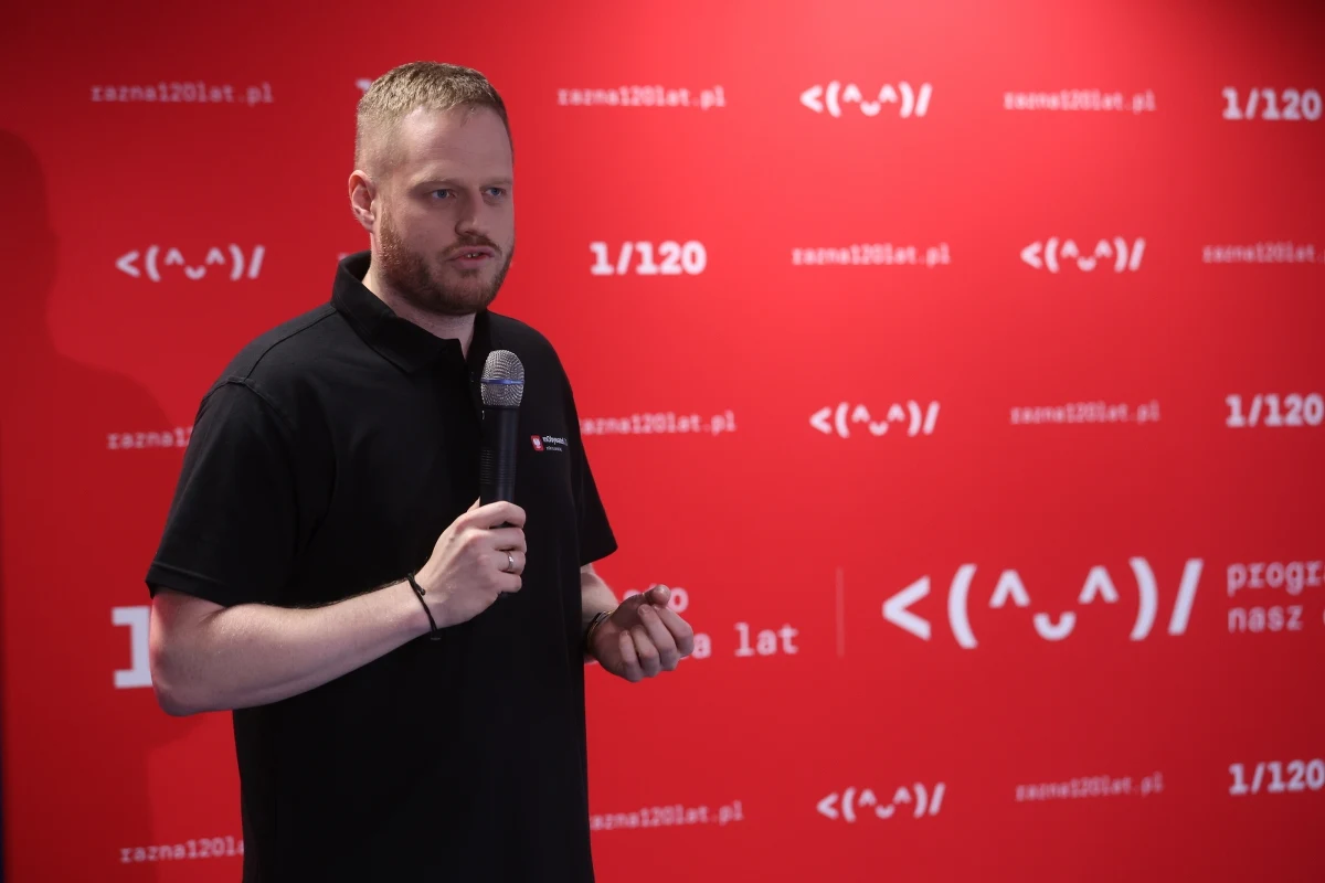 Minister cyfryzacji Janusz Cieszyński otwiera listę Prawa i Sprawiedliwości w okręgu nr 35. To spore zaskoczenie, bo w kuluarach mówiło się, że to miejsce przypadnie Norbertowi Maliszewskiemu, szefowi Rządowego Centrum Analiz i ministrowi w Kancelarii Prezesa Rady Ministrów.