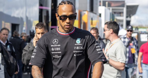 Brytyjczyk Lewis Hamilton przedłużył kontrakt z Mercedesem. Siedmiokrotny mistrz Formuły 1 będzie występował w niemieckim zespole do 2025 roku.