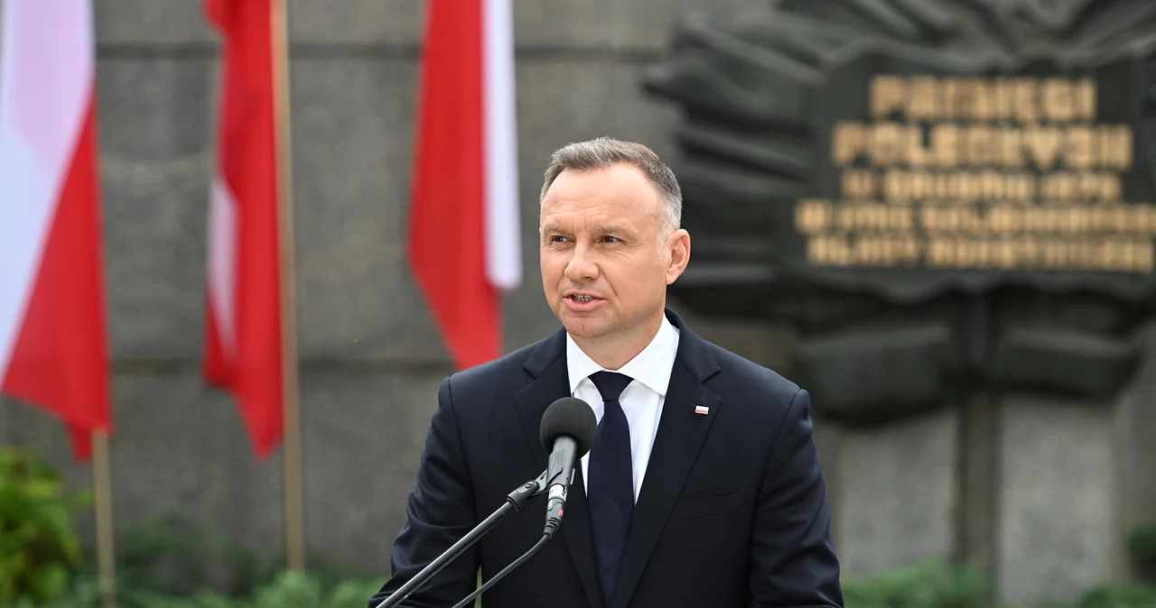 Andrzej Duda liderem sondażu CBOS 