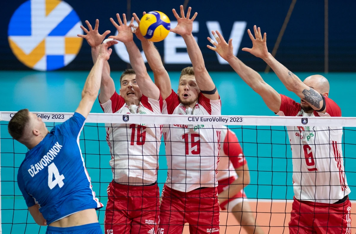 Siatkarze reprezentacji Polski wygrali w macedońskim Skopje z Czechami 3:0 (25:17, 25:20, 25:20) w swoim pierwszym meczu mistrzostw Europy. Następnymi rywalami podopiecznych Nikoli Grbicia będą Holendrzy.