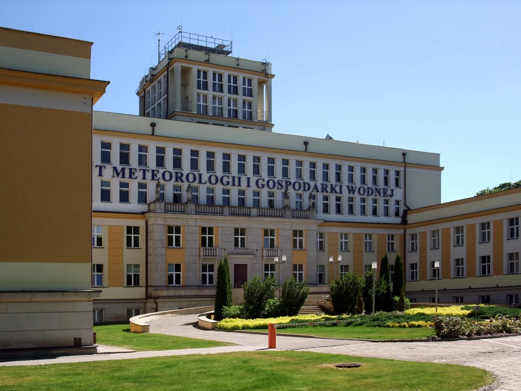 Budynek Instytutu Meteorologii i Gospodarki Wodnej przy ulicy Marymonckiej w Warszawie