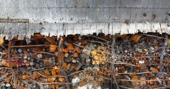 Rozpoczął się wywóz toksycznych odpadów z hali magazynowej w zielonogórskim Przylepie, która spłonęła pod koniec lipca. W środku składowane było około siedmiu tysięcy metrów sześciennych substancji chemicznych. 