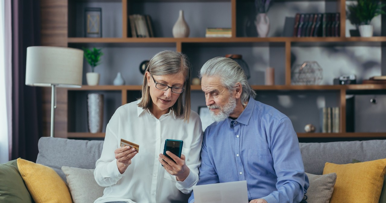 Pieniądze dla emerytów po 75-roku życia. ZUS przeleje bez wniosku