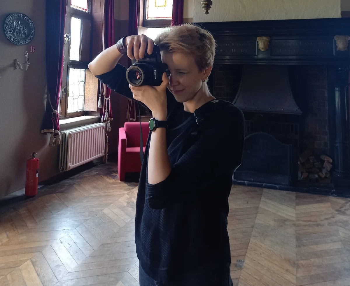 Karolina Maruszak – polska fotografka pracująca od 12 lat w Belgii - została rezydentką na zamku Het Seen w Zemst. Należał on do słynnego barokowego malarza Petera Paula Rubensa. Rząd flamandzki kupił zamek dwa lata temu i do końca października otworzył jego podwoje dla artystów i zwiedzających.