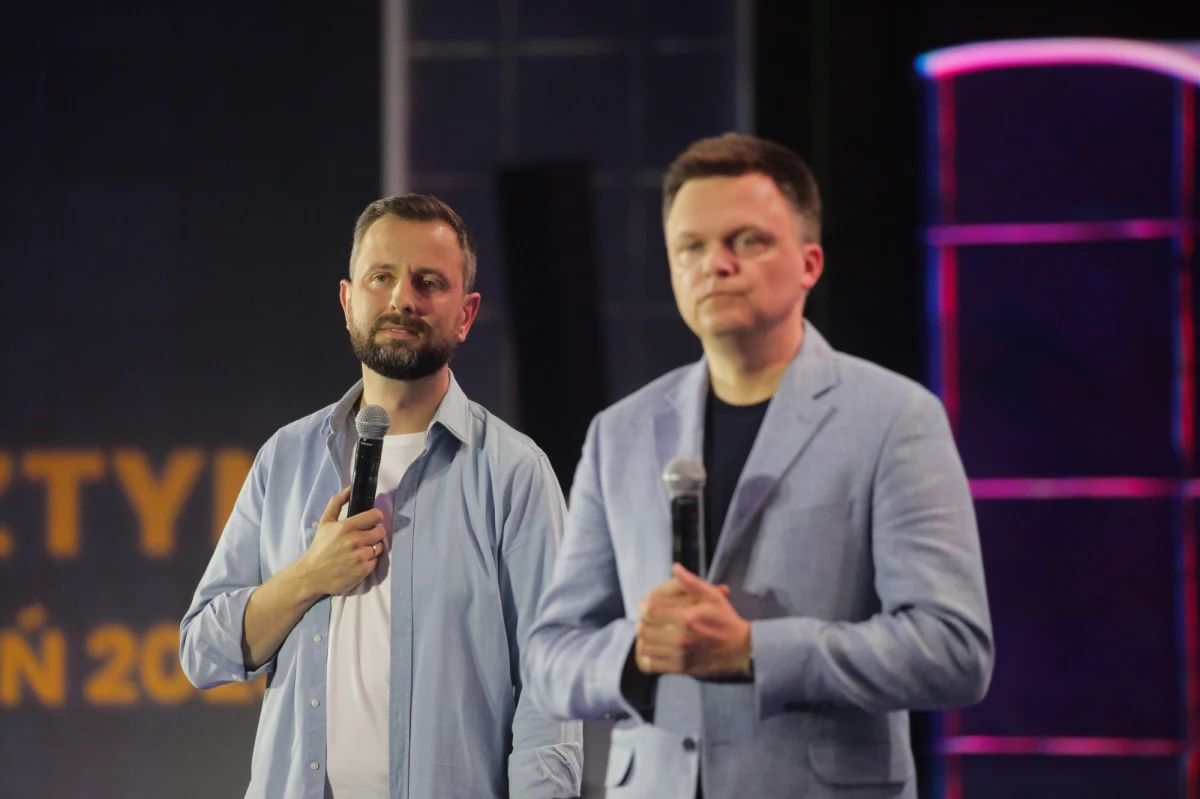 "Dość kłótni, do przodu!" - oto hasło, z którym Trzecia Droga pójdzie do wyborów parlamentarnych. Slogan wyborczy zaprezentowali w czasie sobotniej konwencji liderzy koalicji Szymon Hołownia i Władysław Kosiniak-Kamysz.