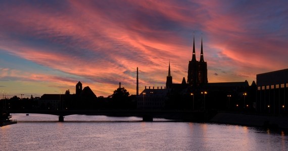 "Takie zabawy często kończą się wypadkami w wodzie, a alkohol zawsze jest wrogiem wchodzenia do wody" - tak o nietypowej interwencji w centrum Wrocławia napisało dolnośląskie Wodne Ochotnicze Pogotowie Ratunkowe.